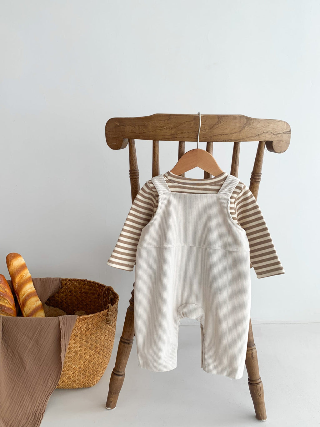 Baby Latzhosen-Set mit Bärenkopf aus Cord - Unisex