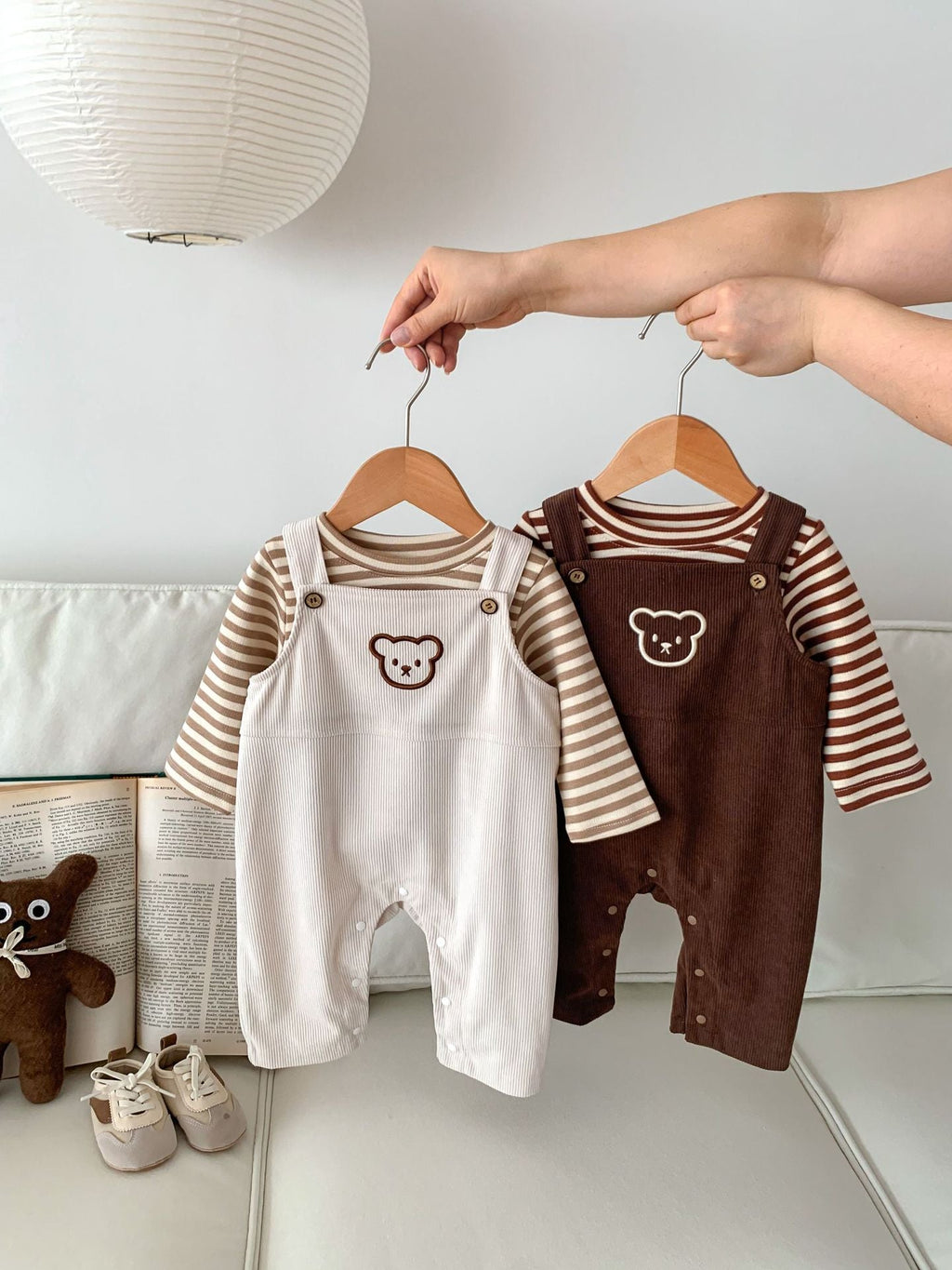 Baby Latzhosen-Set mit Bärenkopf aus Cord - Unisex