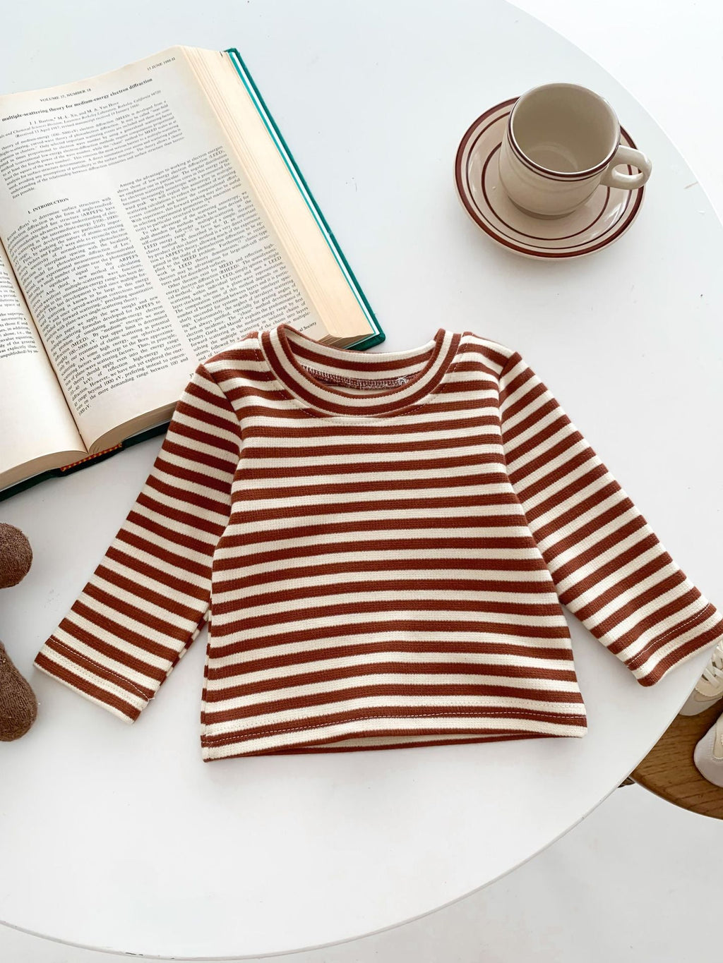 Baby Latzhosen-Set mit Bärenkopf aus Cord - Unisex