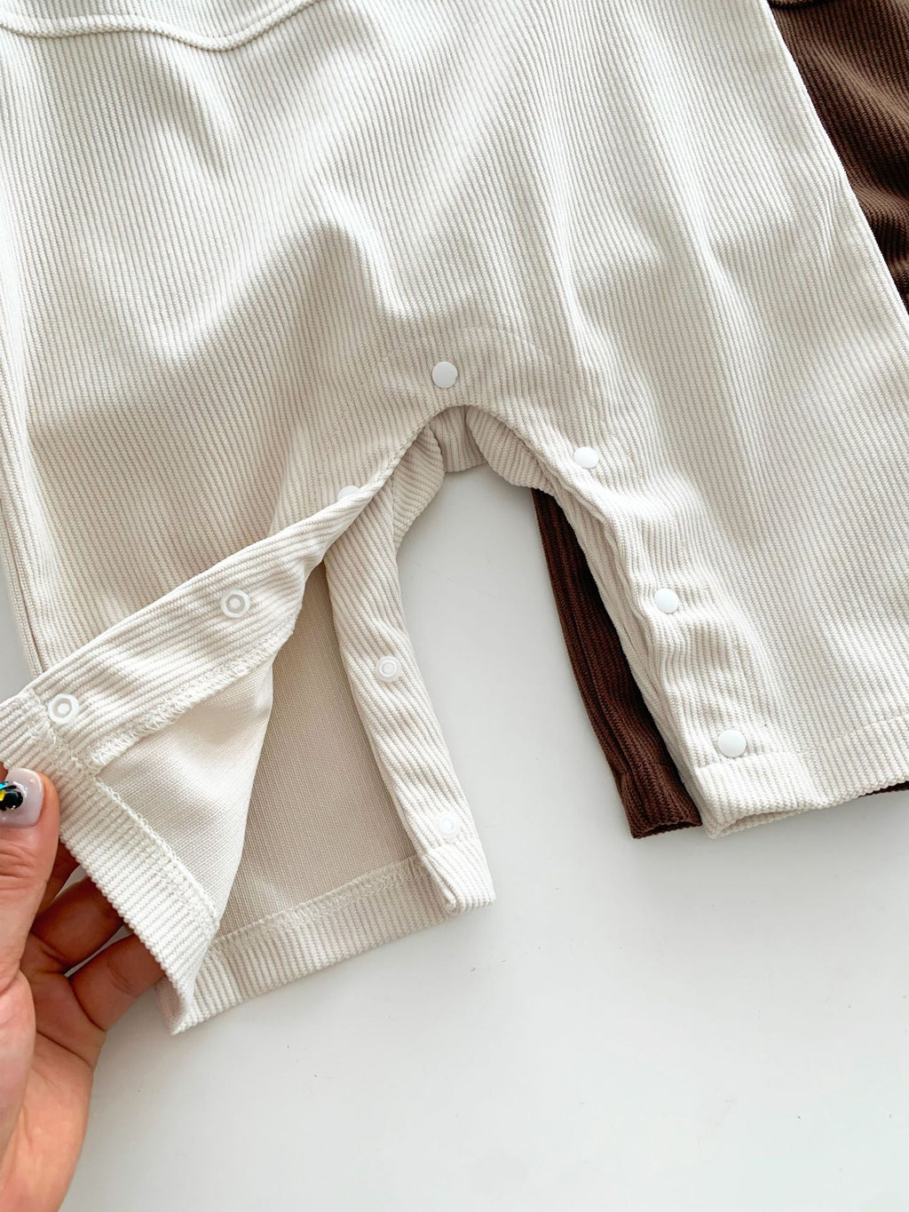 Baby Latzhosen-Set mit Bärenkopf aus Cord - Unisex